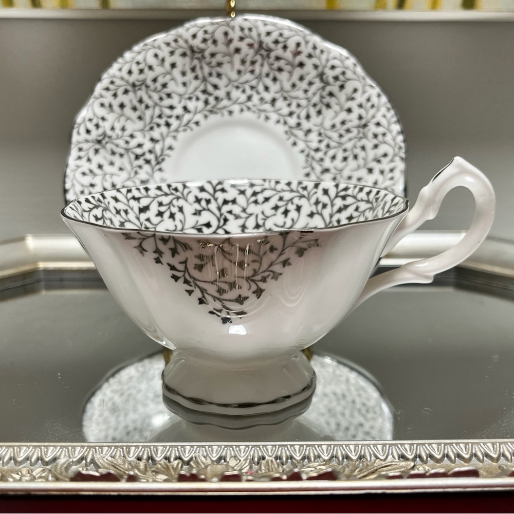 Queen Anne Bone China England Widemouth Teacup and Saucer 8 Silver - Picture 2 of 9